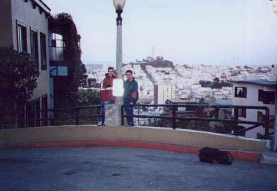 Wir vor der Lombard Street